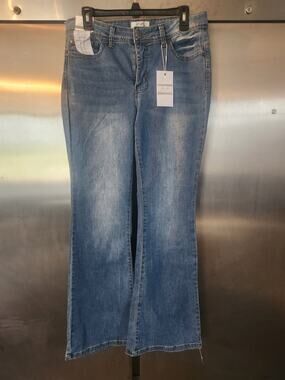 H+H Harmony Havoc Contour Life Flare Jeans NWT Size 8 Only 1 in stock